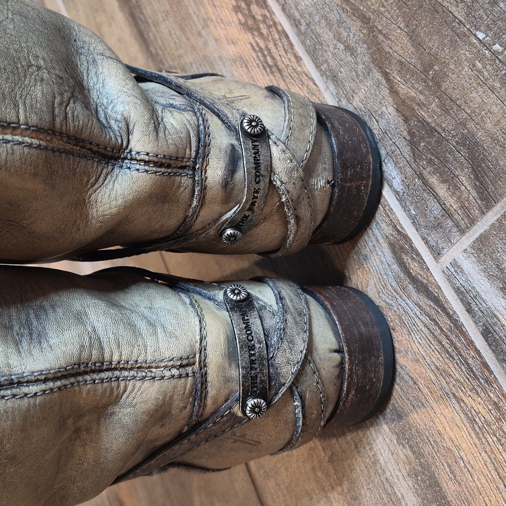 7/7.5 FRYE Lindsay Plate Distressed Knee High Leather Boots in Taupe - Picture 4 of 16